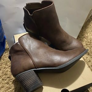 American Eagle Boots Size 10 Brown
